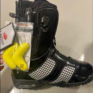 NEW BURTON SUPREME SNOWBOARD BOOTS